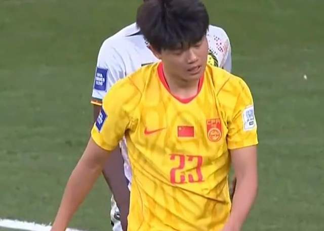 太强!杨希首次代表国足2场抢断11次:单挑完胜法甲球星!